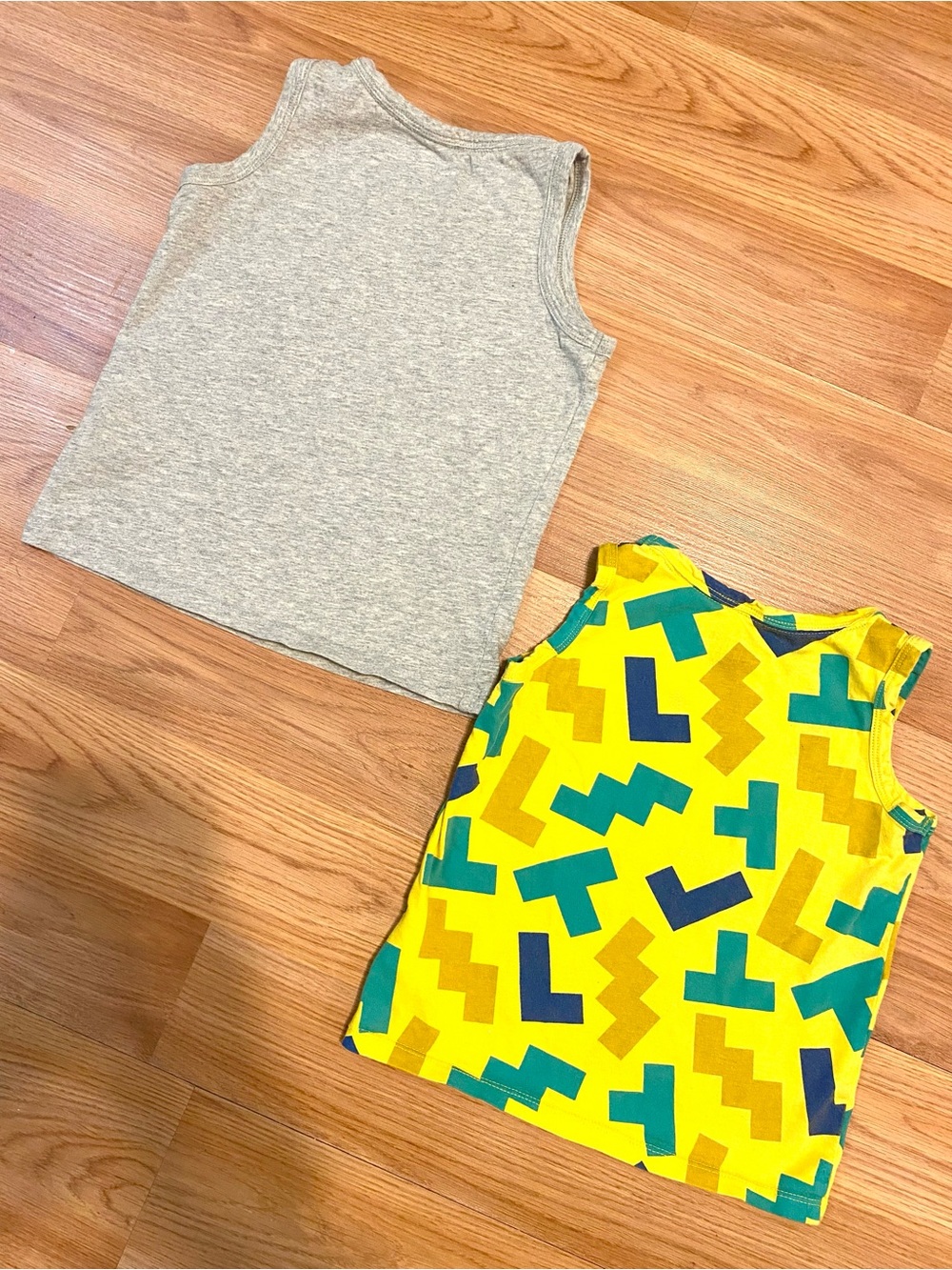 ⛱️4T BOYS TANK TOPS BUNDLE OF 4! SUMMER SHIRTS SLEEVELESS GRAPHIC TANKS July 4th - Picture 5 of 10